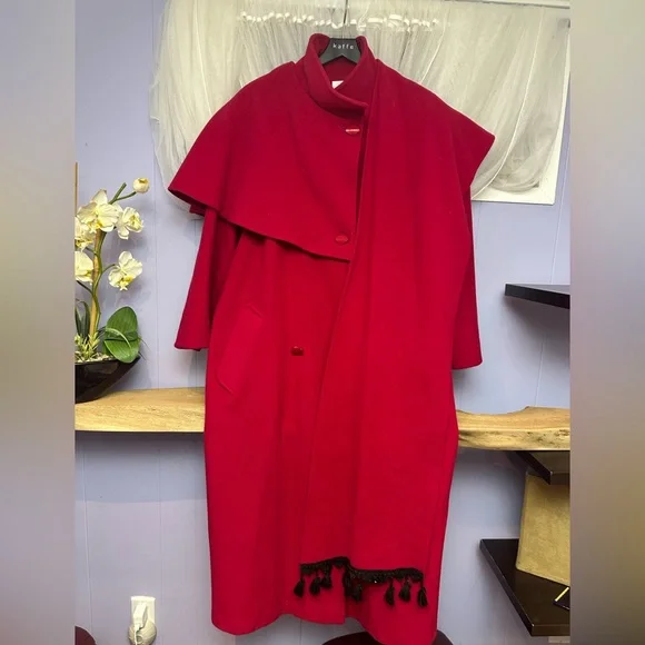 Elegant Vintage Red Wool Coat with removable cape/scarf - Picture 2 of 13